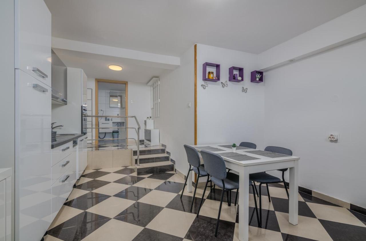 Apartments D Krk Town Bagian luar foto