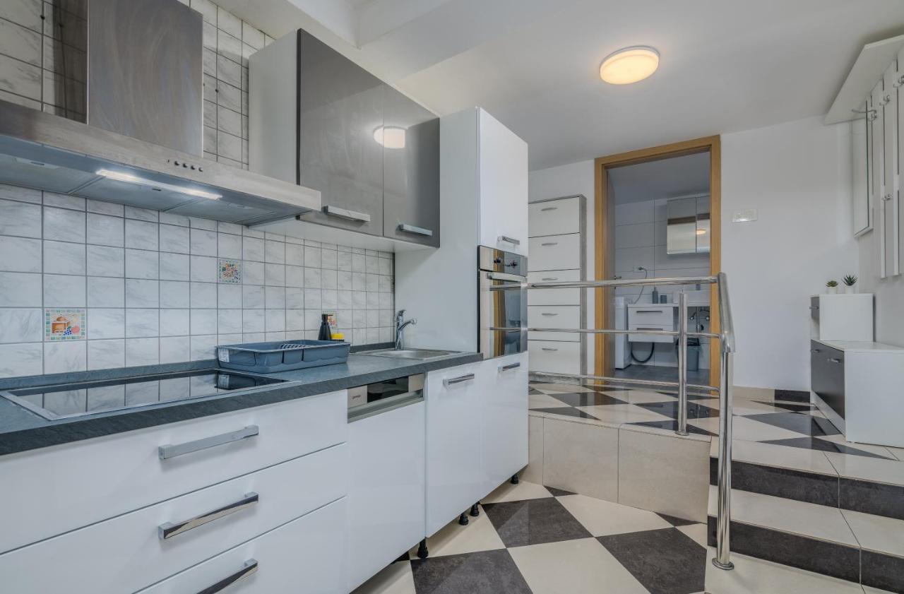Apartments D Krk Town Bagian luar foto